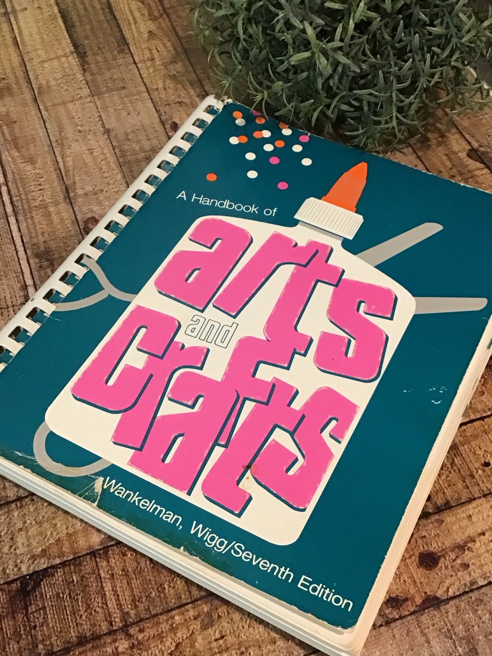 ♥️5/25$ A Handbook of Arts and Crafts Book